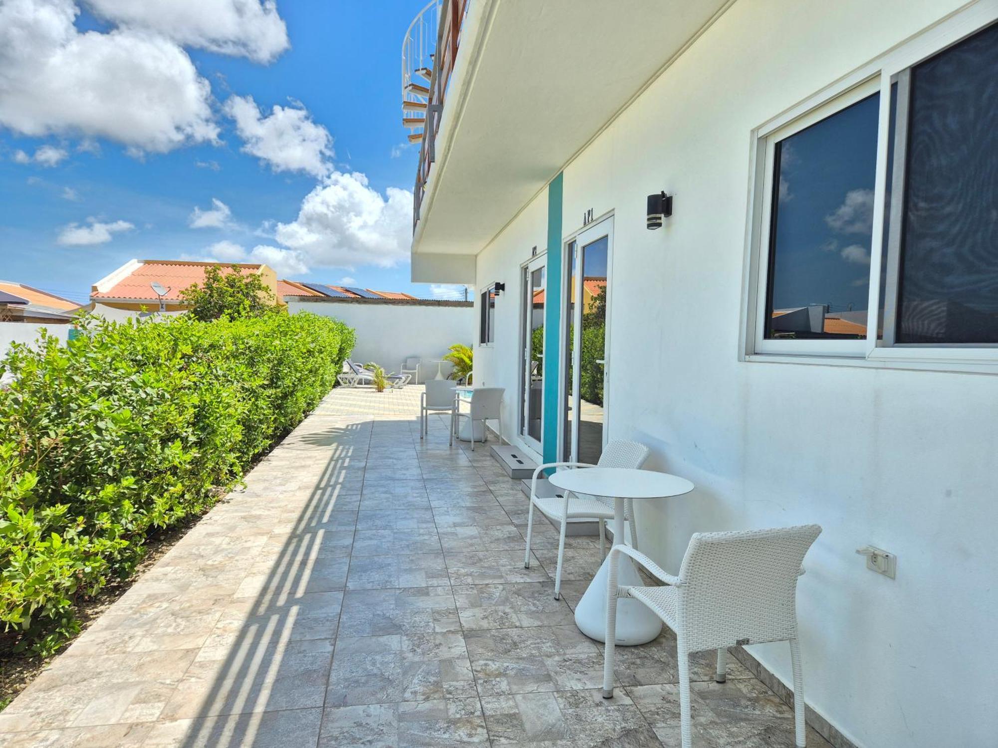 Ocean Breeze Apartments In Aruba オラニエスタッド エクステリア 写真