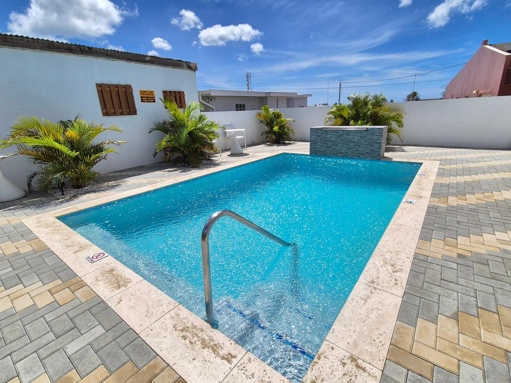 Ocean Breeze Apartments In Aruba オラニエスタッド エクステリア 写真